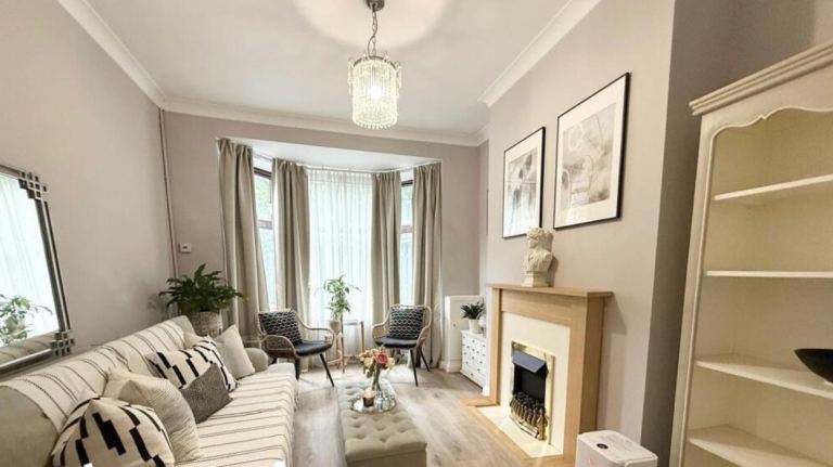 Beautiful 2 Bedroom Mid-Terrace Home in an Ideal location 