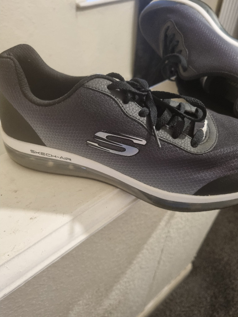 Brand new men's sketchers size 9.50 POUNDS 