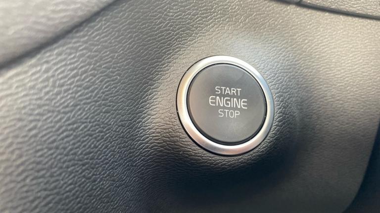 2025 Volvo XC40 2.0 B3P Plus Dark 5dr Auto Petrol Estate Estate Petrol Automatic