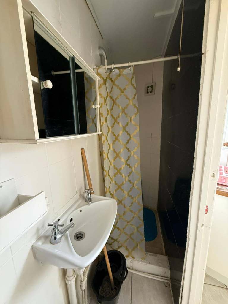 BEAUTIFUL STUDIO FLAT FOR RENT IN ISLEWORTH