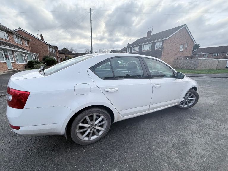 Skoda, OCTAVIA, Hatchback, 2015, Automatic,1966 (cc), 5 doors