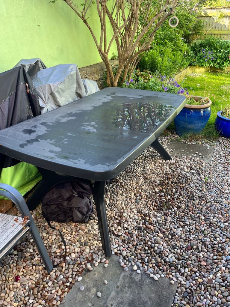 Garden Table with 5 chairs