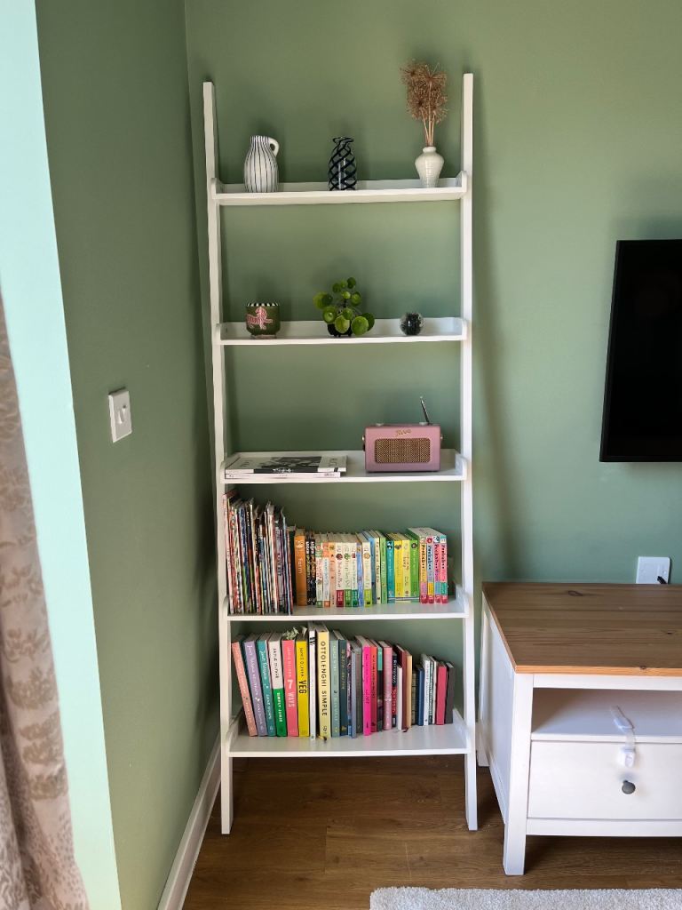 2 x White Wooden Ladder Bookshelf – Good Condition