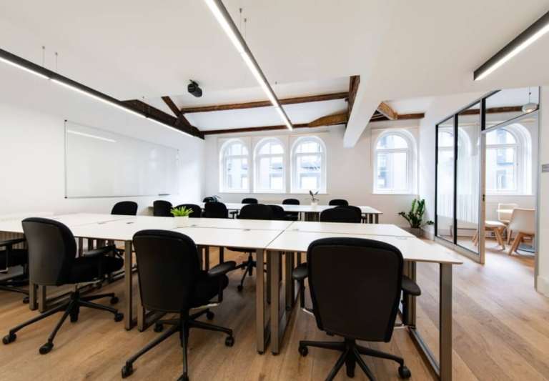 Furnished offices to rent in *Old Street*. Office Spaces for 6 to 25 desks EC1