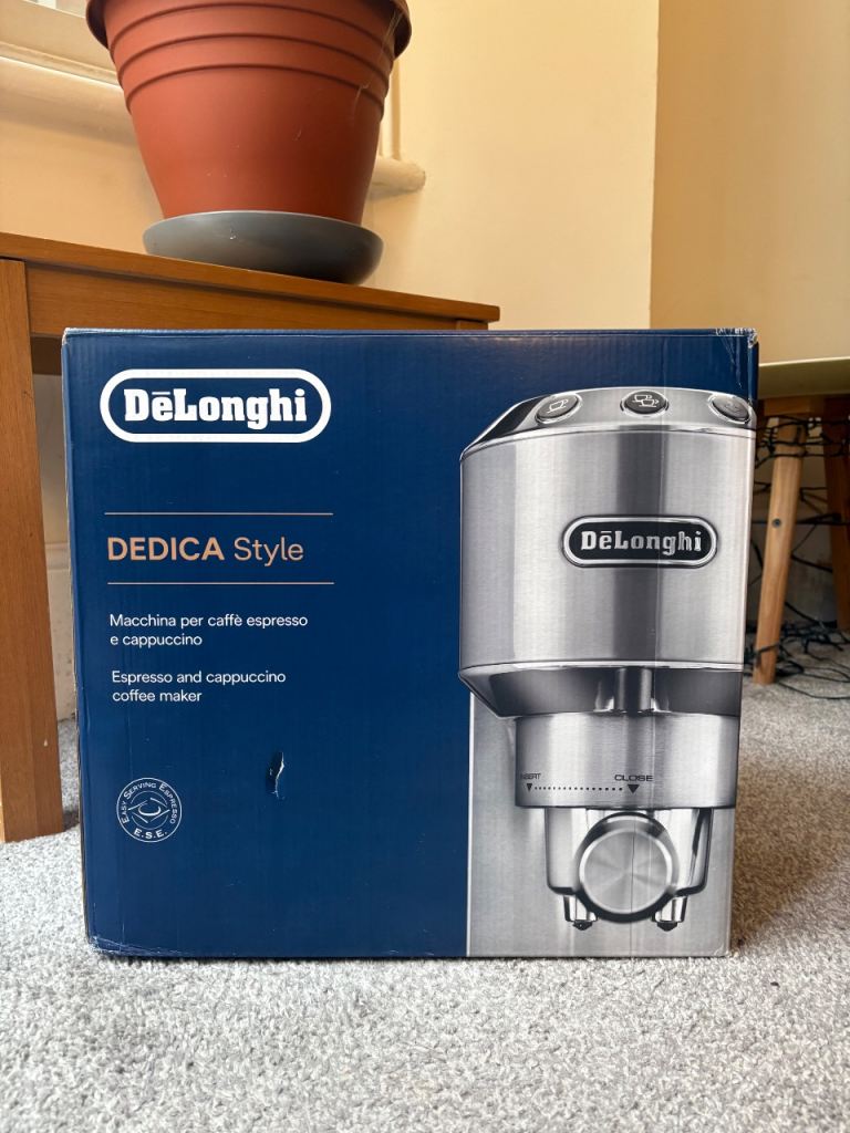 DeLonghi Dedica Style Pump Espresso Coffee Machine - Silver (Unused)