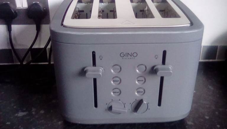 GINO KETTLE, TOASTER, AND DAEWOO AIR FRYER, ALL GOOD CONDITION, £25 FOR THE LOT.