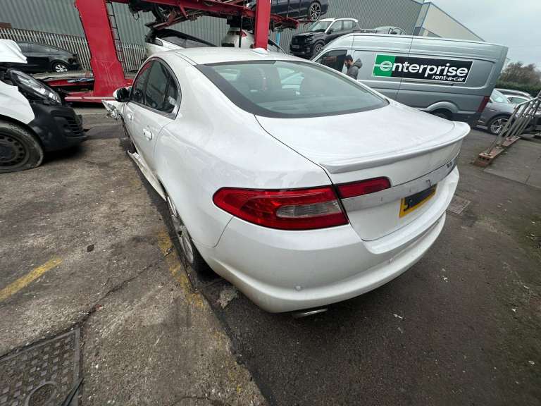JAGUAR XF 2010 3.0 DIESEL BREAKING FOR PARTS 