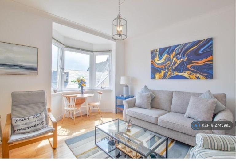 2 bedroom flat in Nelson Street, Largs, KA30 (2 bed) (#2743995)