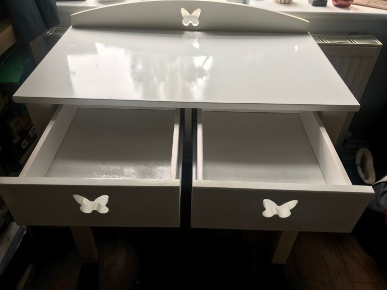 Child’ desk/dressing table