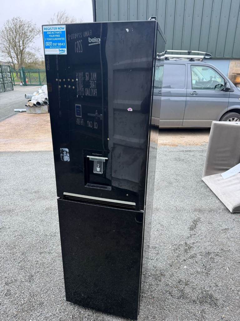 Black beko Fridge freezer with water dispenser - excellent condition 