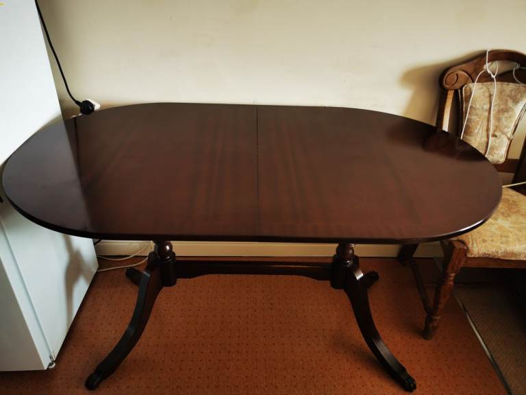 Strongbow extendable furniture vintage mahogany dining table
