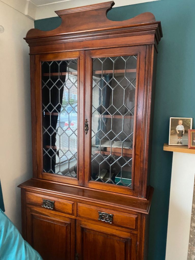 Antique bookcase display unit
