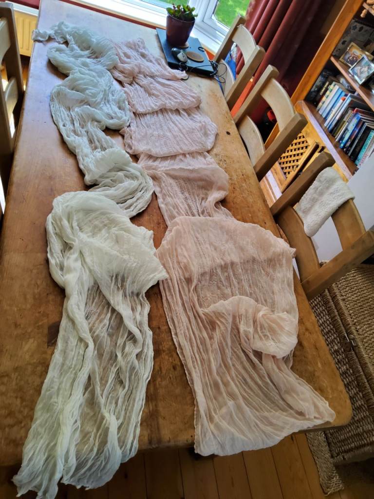 6 x 4m cotton gauze table throws white and pink