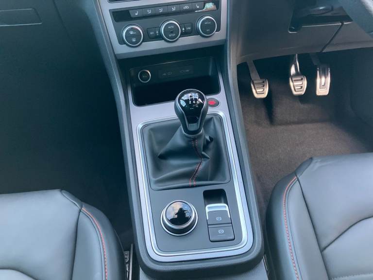 2025 SEAT Ateca 1.5 TSI EVO FR Black Edition 5dr Estate PETROL Manual