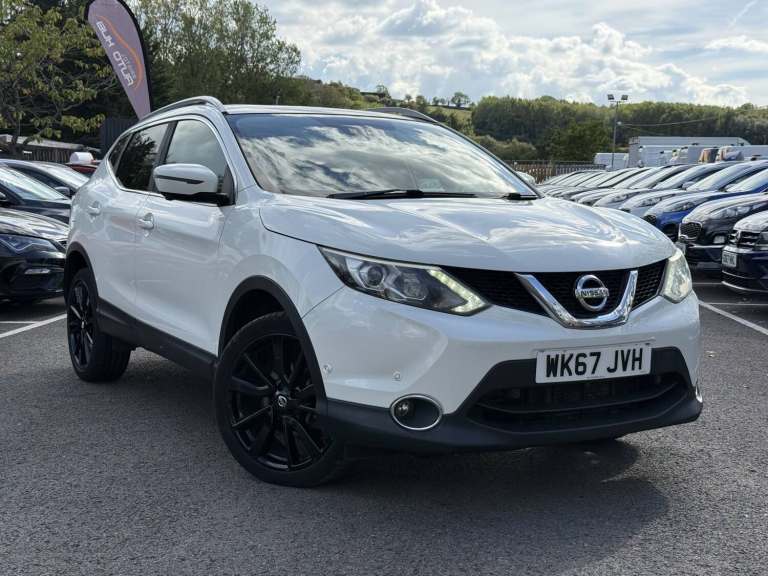 2017 Nissan Qashqai 1.6 dCi Tekna 5dr Xtronic HATCHBACK DIESEL Automatic