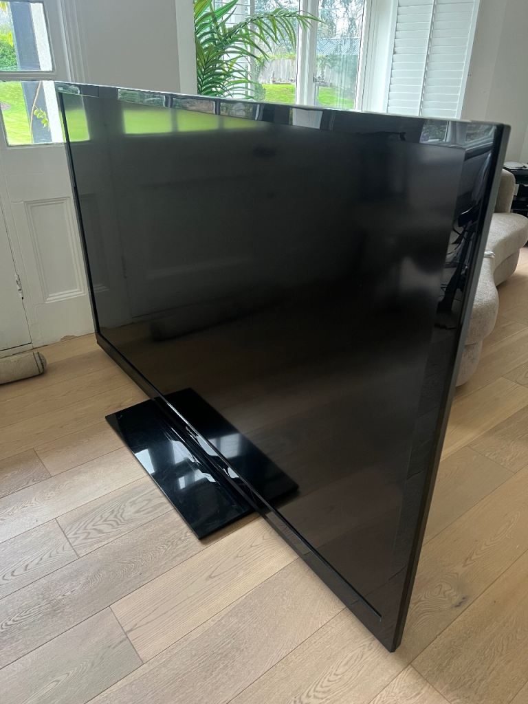 Very large Tv Sharp 80 inch TV 3D smart TV AQUOS