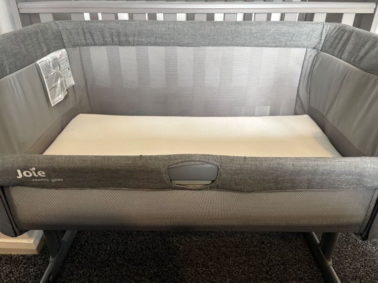 Joie Roomie Glide Co-Sleeper Crib – Grey Fabric