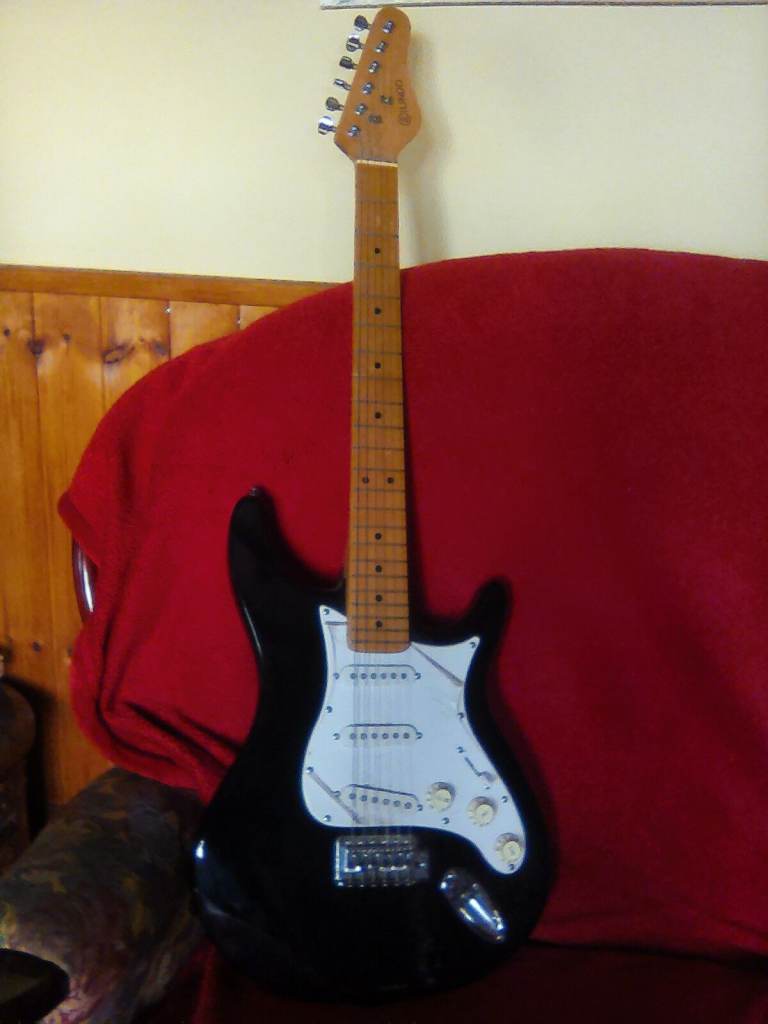 LINDO ELECTRIC GUITAR 