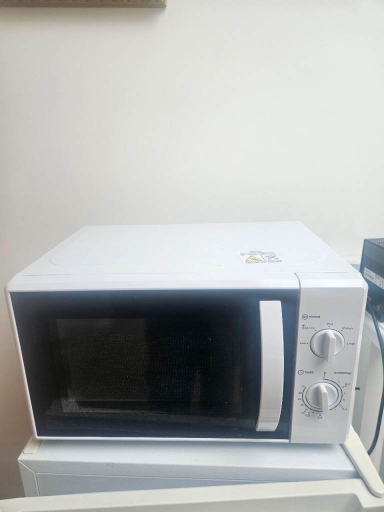 Morrisons 2160765 White Microwave 800W
