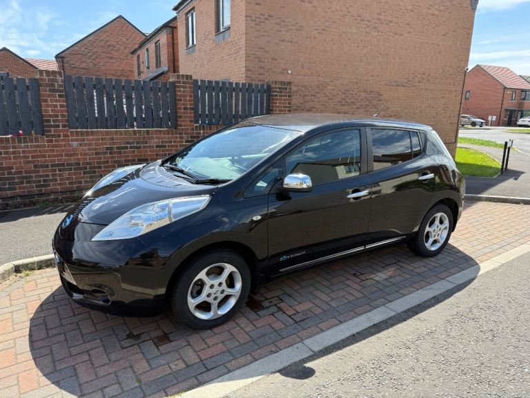Nissan Leaf - Black -  2015 - Great Condition and battery health.