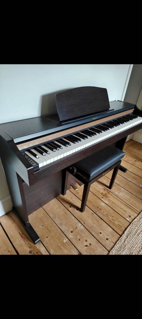 Roland Digital Piano HP101e READ DESCRIPTION 