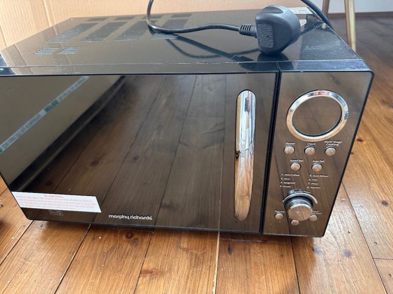 Morphy Richards 900W Standard Microwave