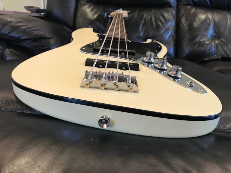 Fender Aerodyne Jazz Bass guitar - AJB 2006 Vintage White CIJ Japan, lovely action 