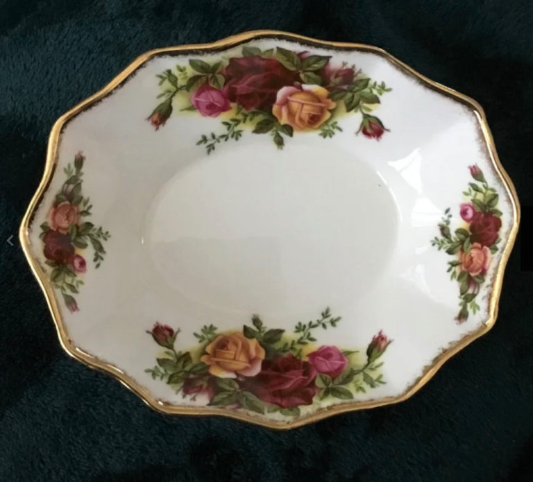 Royal Albert “Old Country Roses” small, deep Dish/Plate (English Bone China)