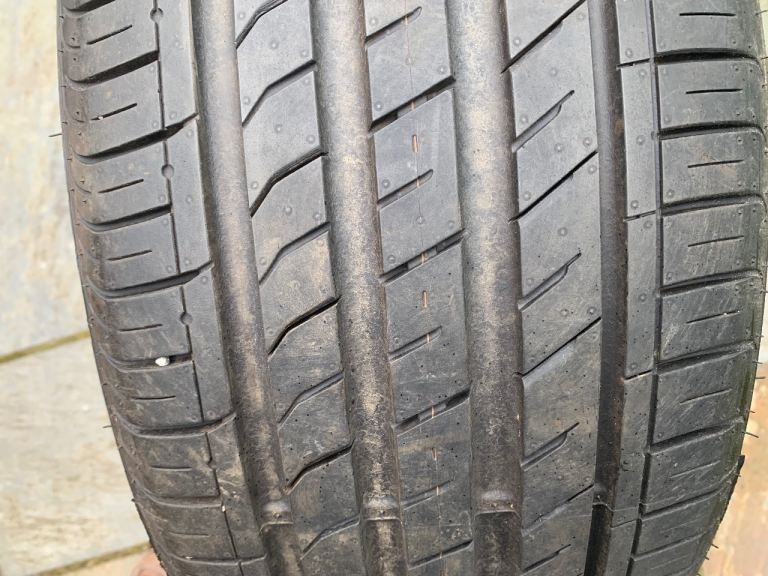 Nearly new Nexen 245/40ZR19 tyre 