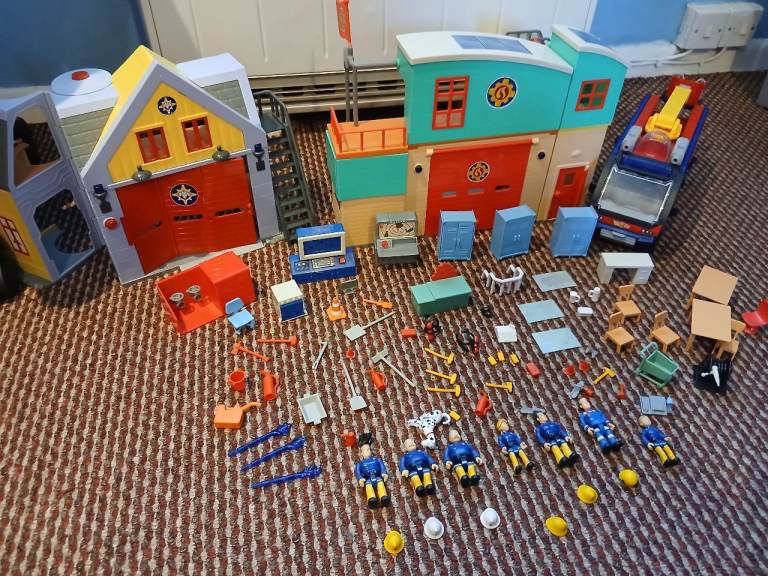 Fireman Sam fire station & engine