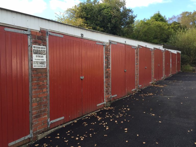 Lock up garage for rent 