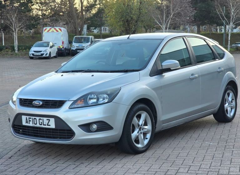 FORD FOCUS 1.6 PETROL MANUAL IN CLEAN CONDITION. LONG MOT. SERVICE HISTORY.