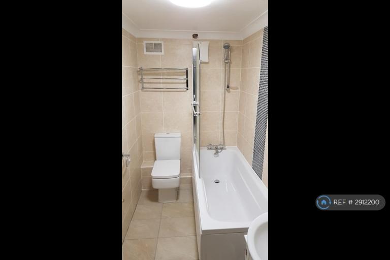 2 bedroom flat in Stanton Avenue, Manchester, M20 (2 bed) (#2912200)