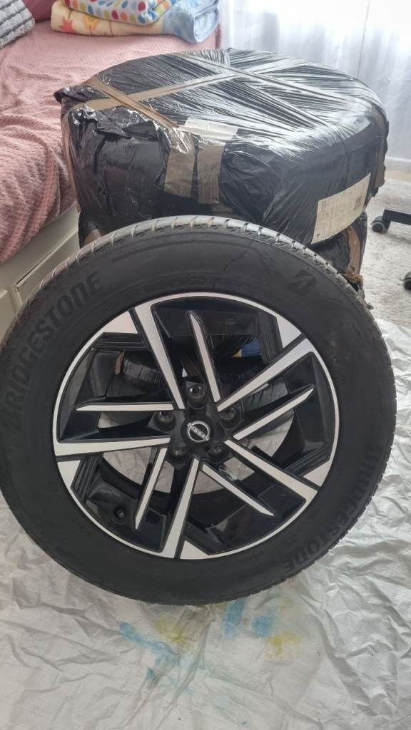 GENUINE NISSAN JUKE, F16 MK2, 17" ALLOY WHEELS & TYERS