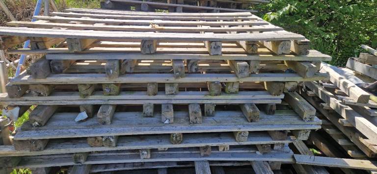 Hardwood pallet wood