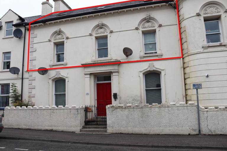 Central 4-bed duplex, furnished 