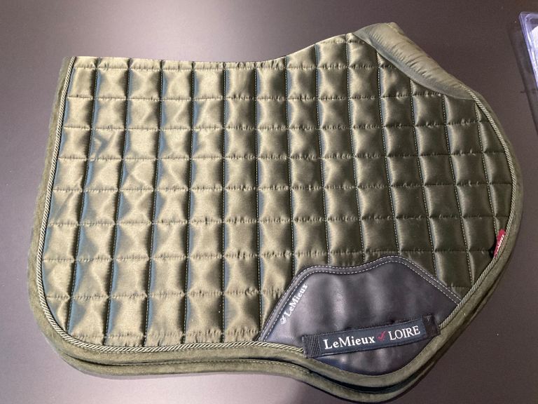 LEMIEUX  Loire Satin Memory Close Contact Square Saddle pad. Large 