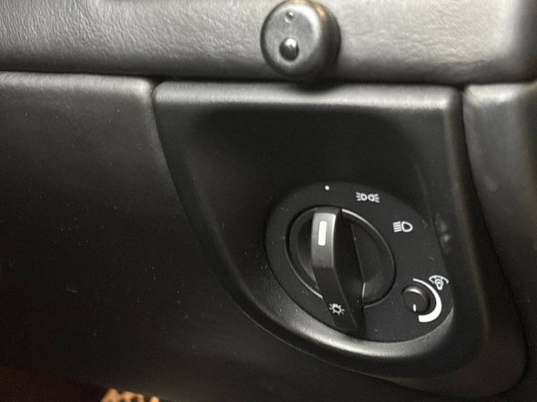 2011 Aston Martin Vantage 4.7 V8 Roadster 2dr Petrol Sportshift Euro 4 (420 bhp) Convertible Petr...