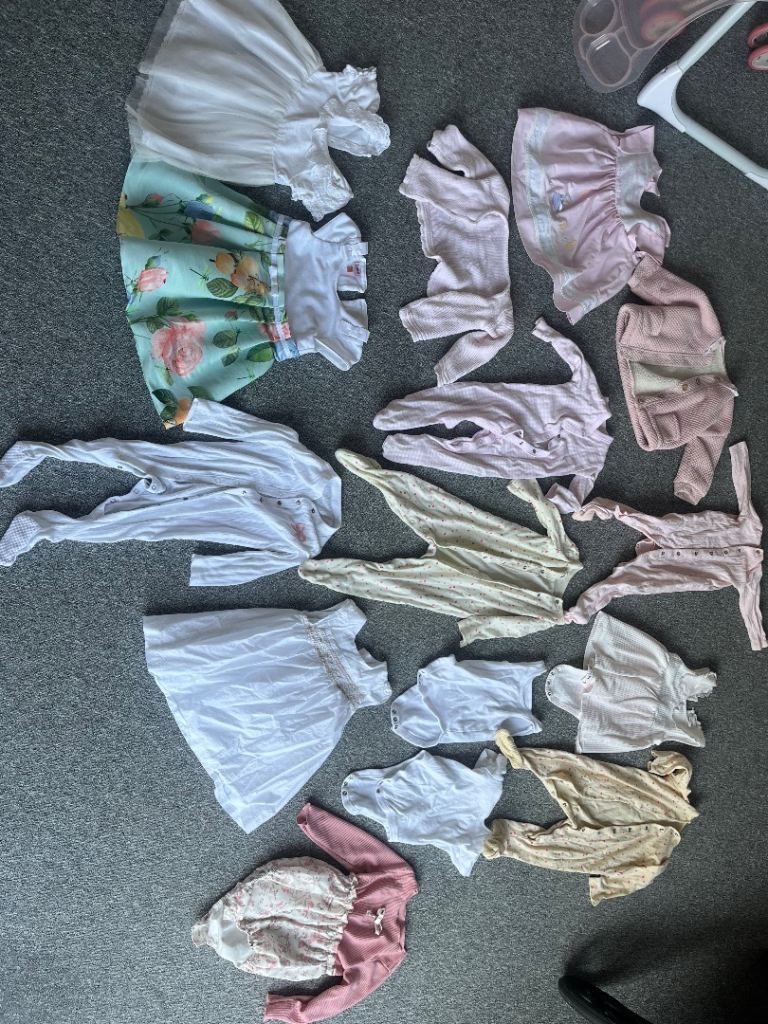 Bundle of 12-18 months clothes 
