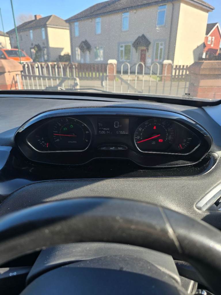 Peugeot, 208, Hatchback, 2013, Manual, 1199 (cc), 5 doors