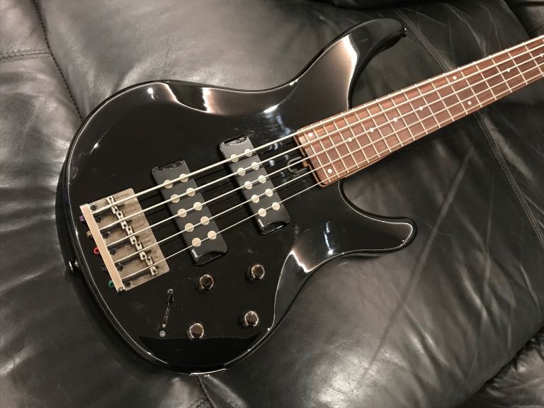 Yamaha TRBX305 5-String Bass Guitar,  Piano Black, sounds awesome 💪🎸