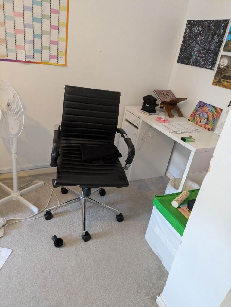 Room to let in shares house