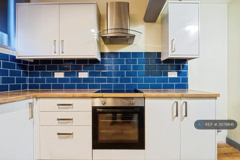 2 bedroom flat in Beach Rise Westgate-On-Sea, Westgate-On-Sea, CT8 (2 bed) (#3079841)