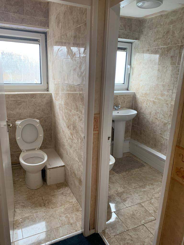 1 Furnished Room left at sharing flat available. £600pm for single/£1000pm for couple, incl costs