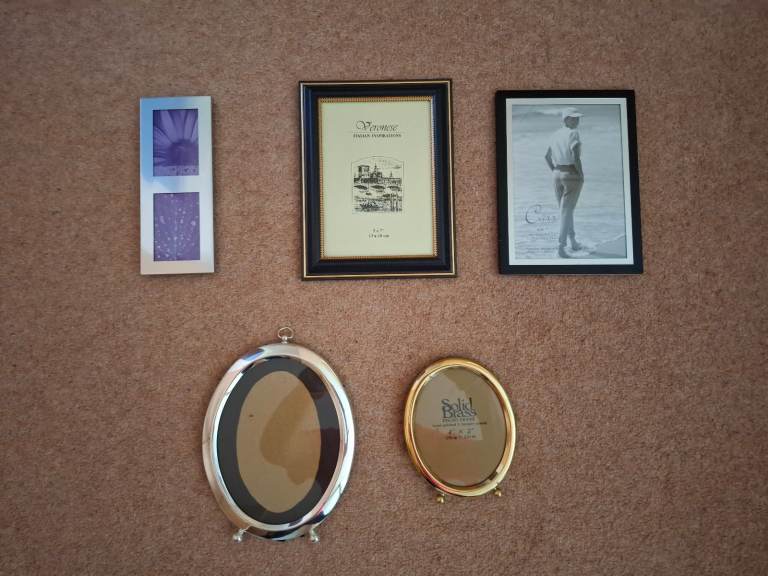 PHOTO FRAMES