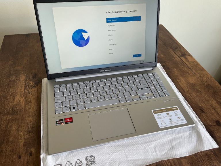 ASUS Vivobook Laptop - 15.6" Full HD Screen, AMD Ryzen 5-7520U, 16GB RAM, 1TB PCIe SSD, Windows 11