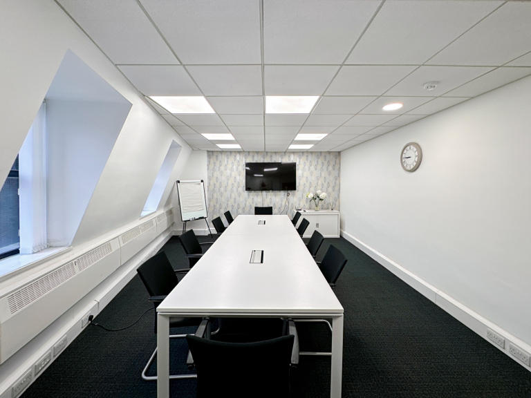Newcastle - NE11EE \ Large Office for Rent Customisable for 10 Desks