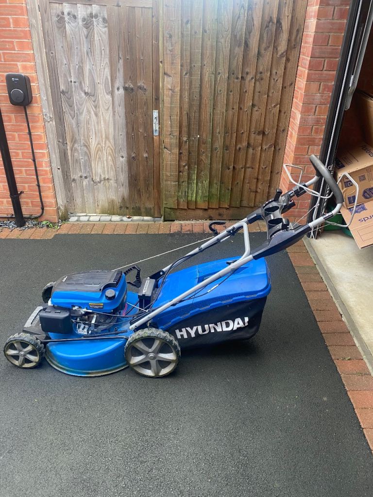 Hyundai Petrol Lawn Mower – electric start, excellent Condition