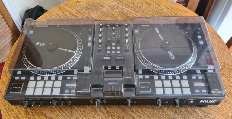 RANE ONE PRO DJ CONTROLLER - MOTORISED PLATTERS + FLIGHT CASE / PROTECTOR - Amazing Decks