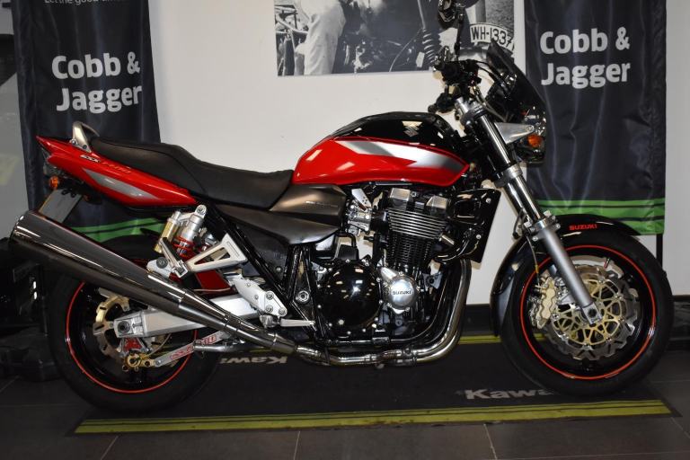 SUZUKI GSX 1400-CHROME RADIATOR GUARD-FORK BRACE-COLOUR MATCHED HUGGER
